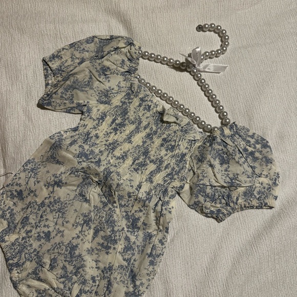 Blue and White Floral Puff Sleeve Bodysuit - Picture 2 of 3